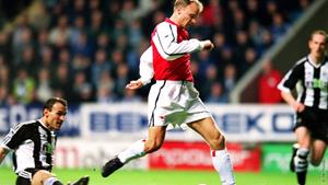 Un gol per la storia: Dennis Bergkamp, l’olandese non-volante. 