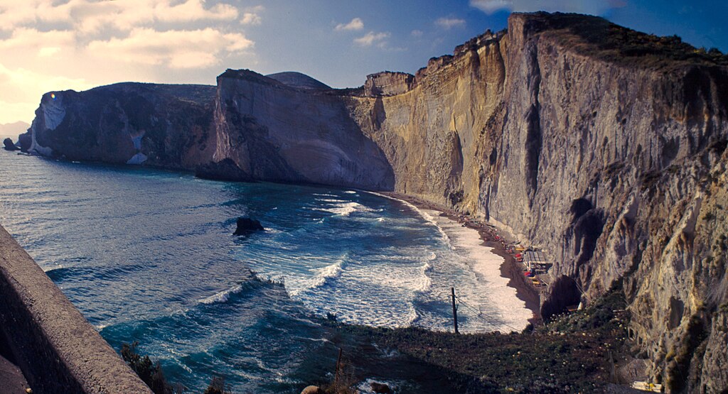 Falesia di Chiaia di Luna Ponza