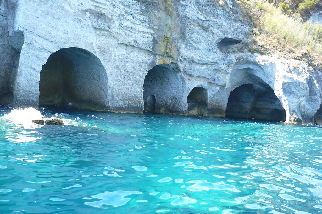Grotte di Ponza dalla barca