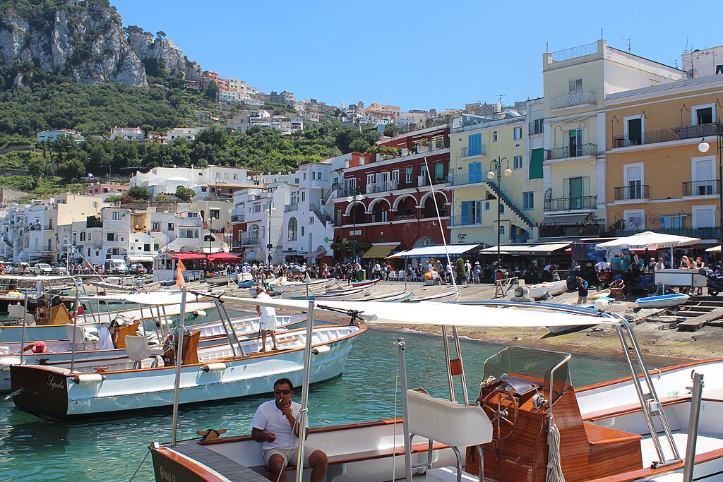 Marina grande a Capri di giorno