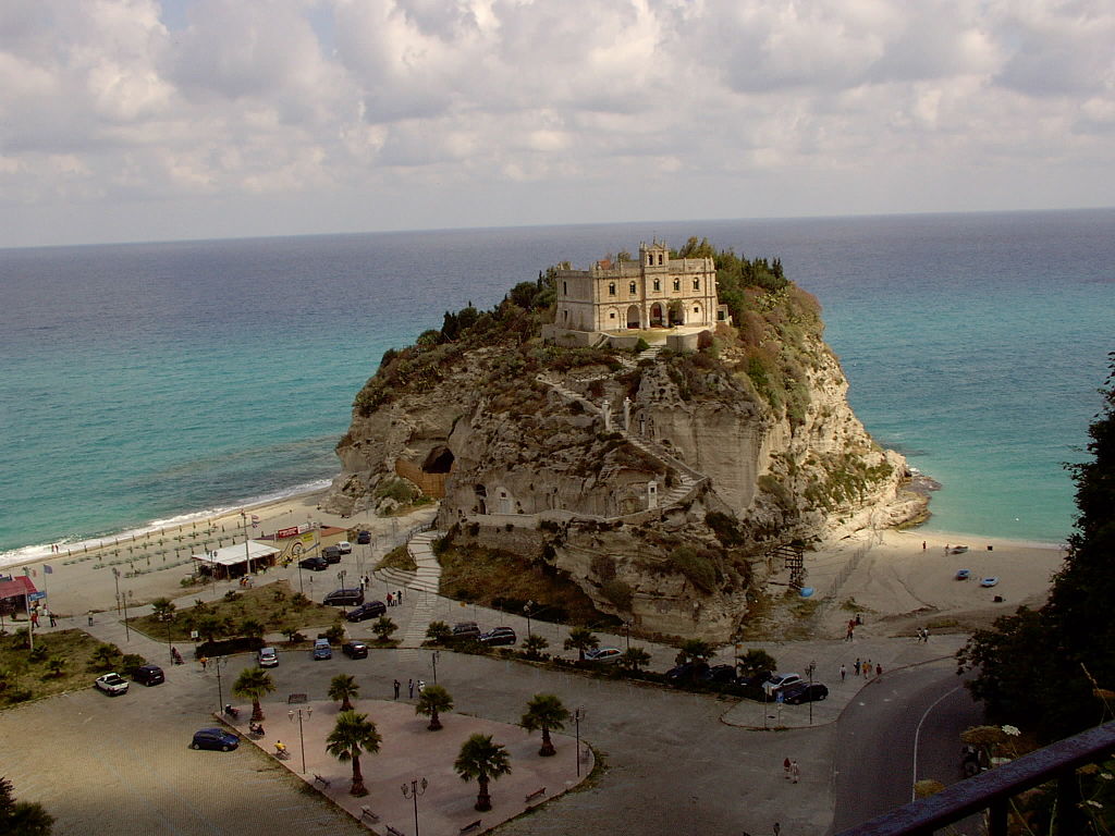 Santuario di Santa Maria dellIsola Tropea